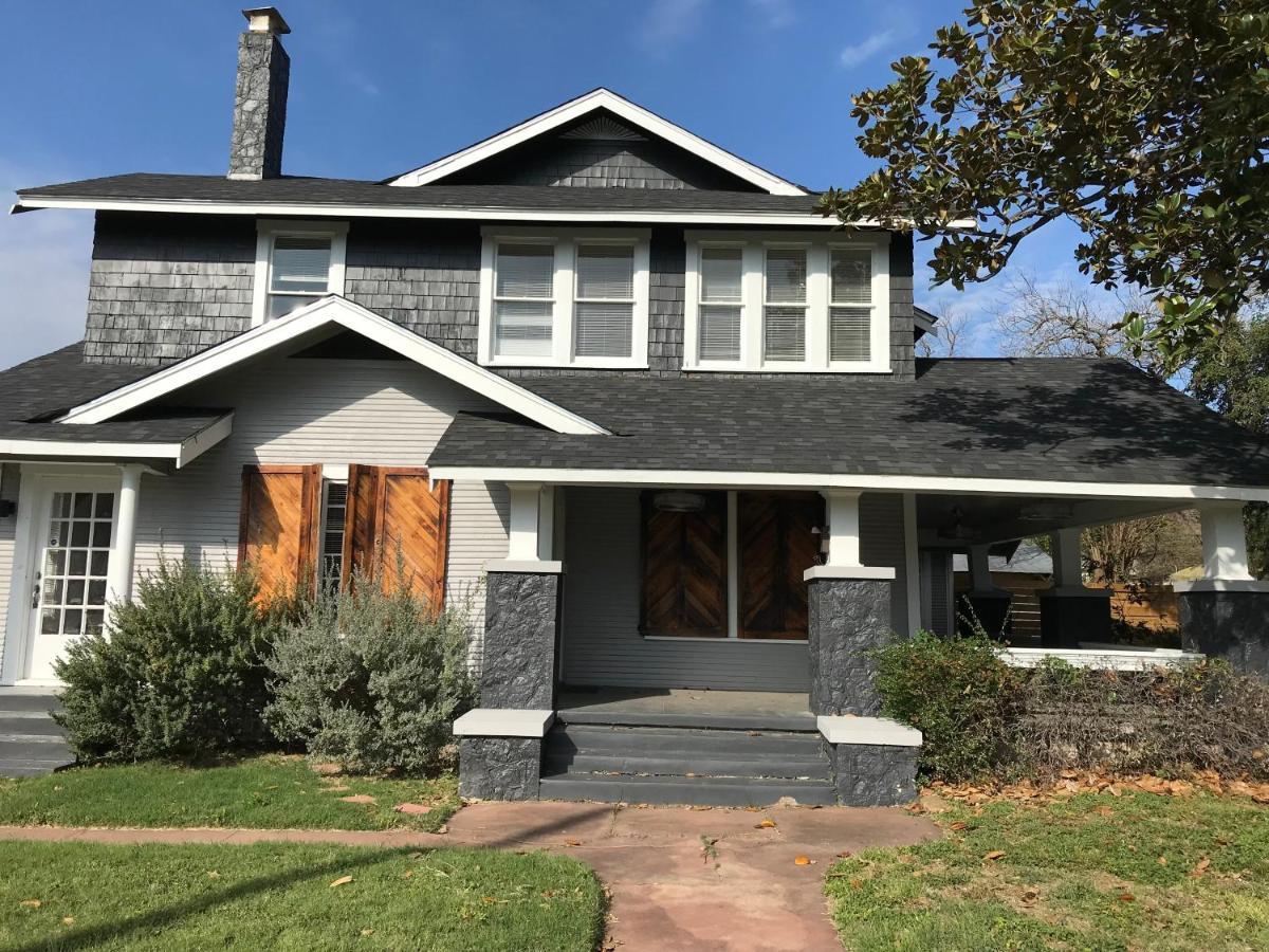 Luxurious 6 Bedroom Near Downtown