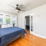 Luxurious 6 Bedroom Villa Near Downtown