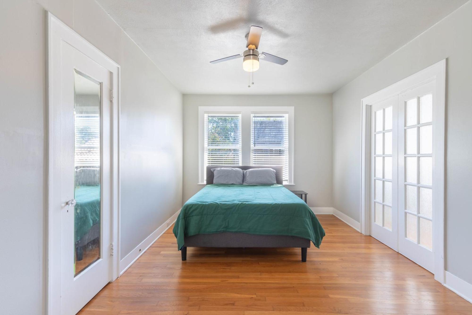 Luxurious 6 Bedroom Near Downtown Villa San Antonio