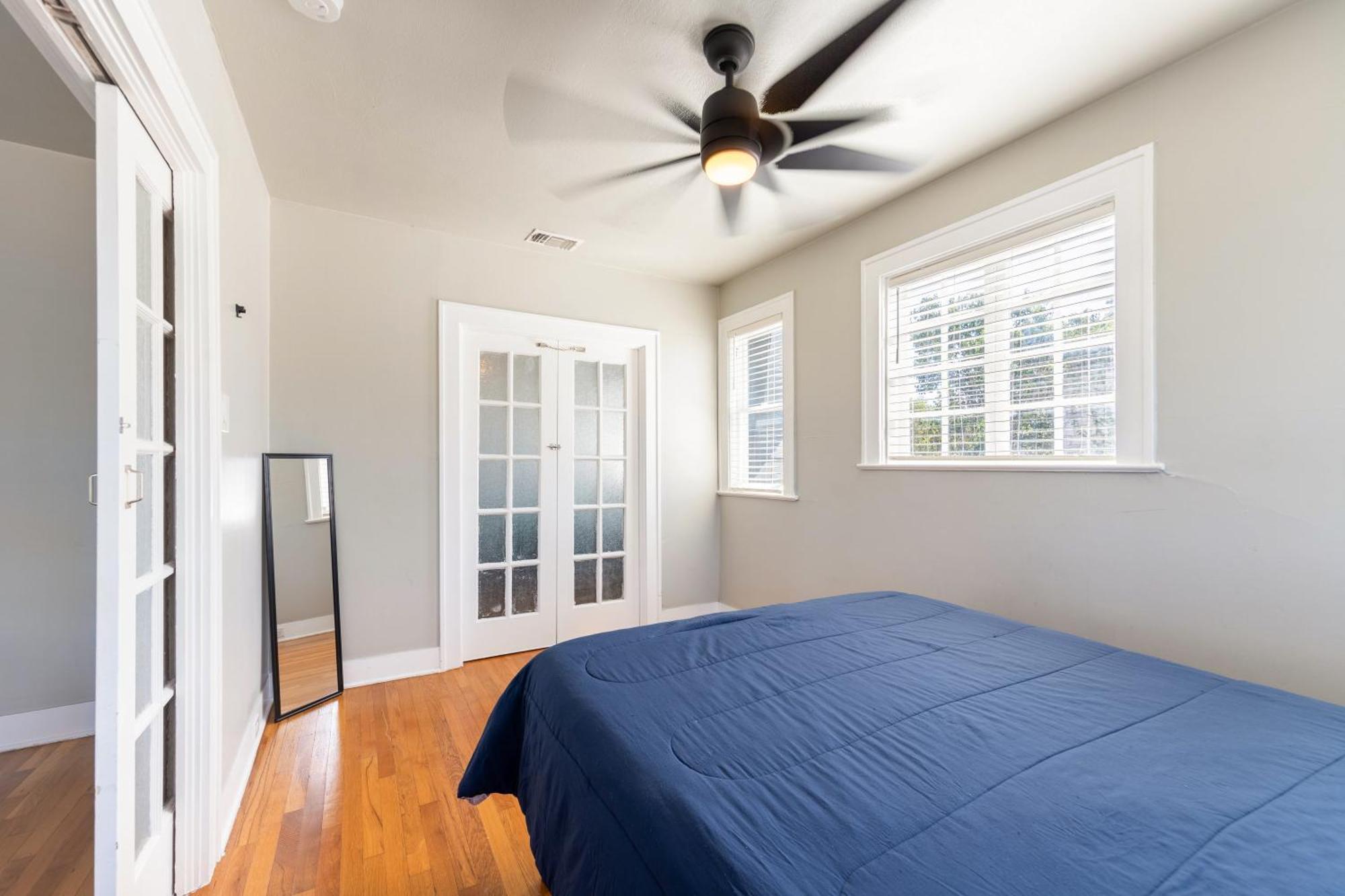Luxurious 6 Bedroom Near Downtown Villa *