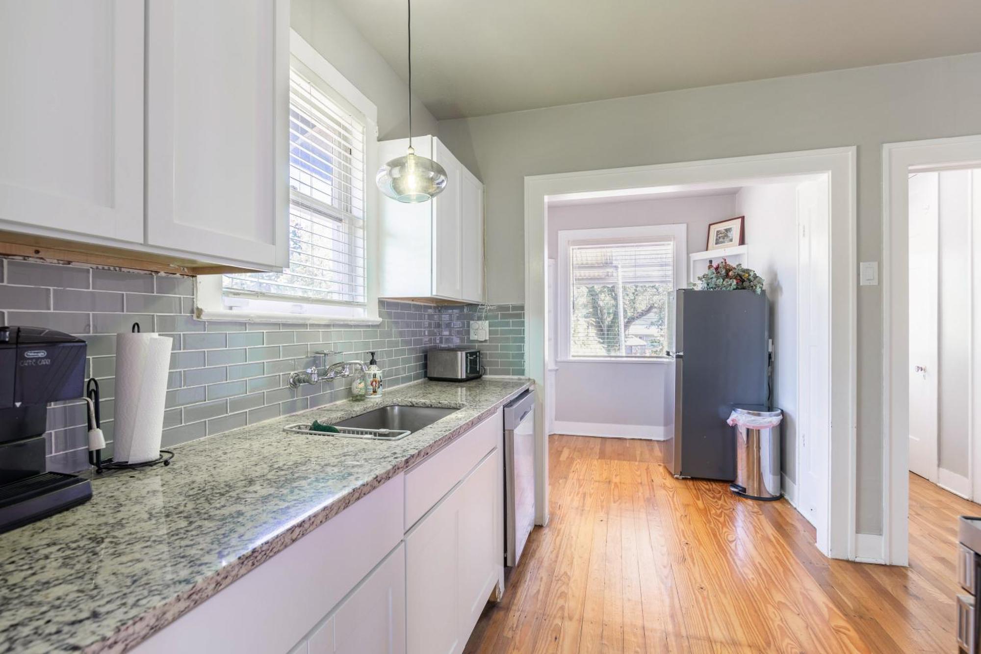 Luxurious 6 Bedroom Near Downtown Villa