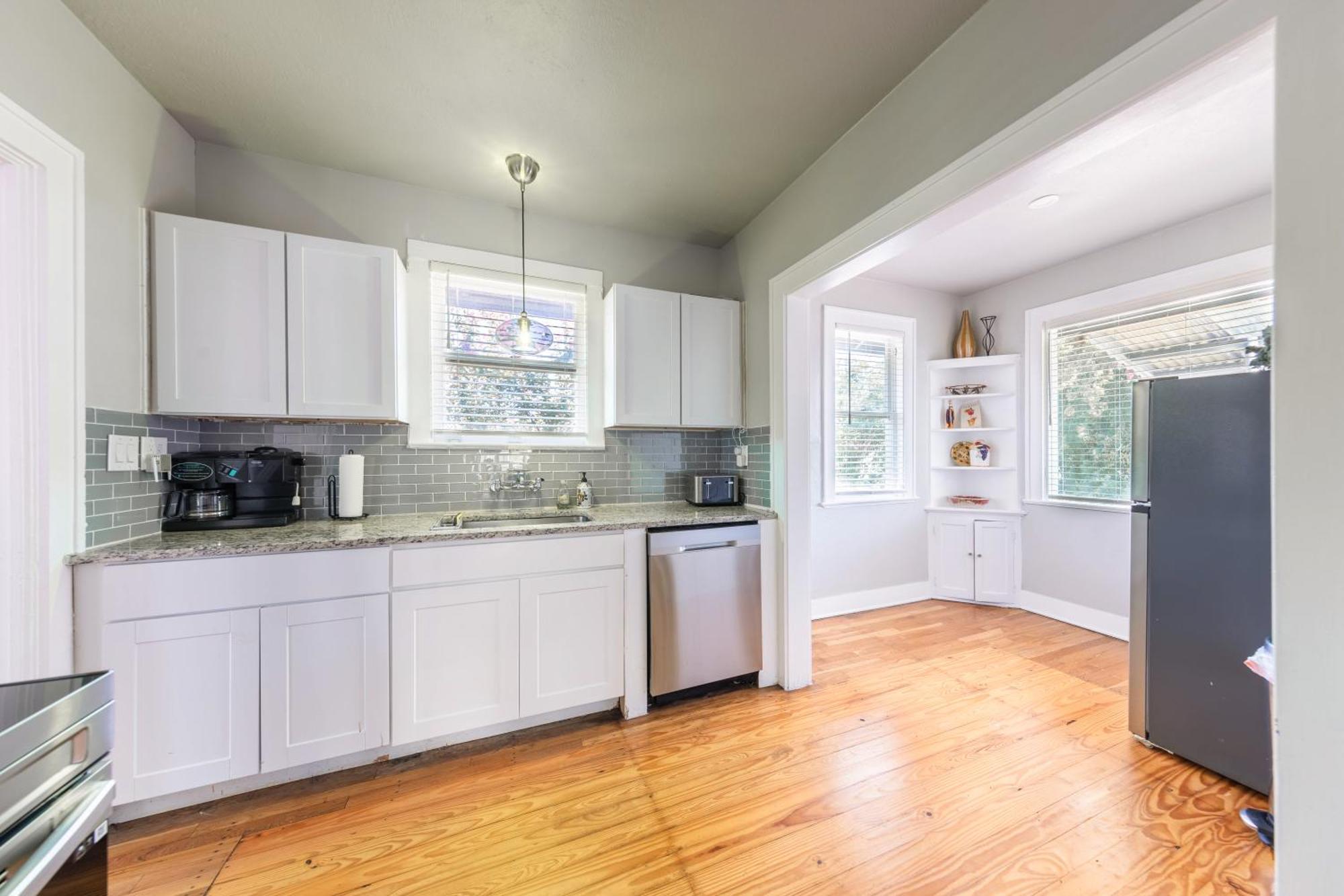 Luxurious 6 Bedroom Near Downtown *