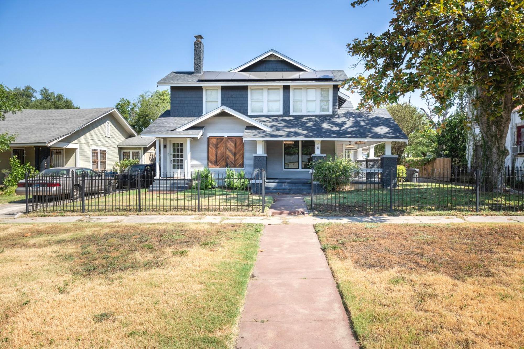 Luxurious 6 Bedroom Near Downtown
