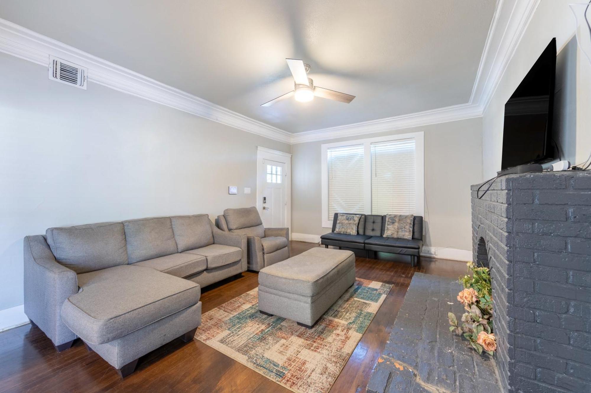 Luxurious 6 Bedroom Near Downtown Villa San Antonio