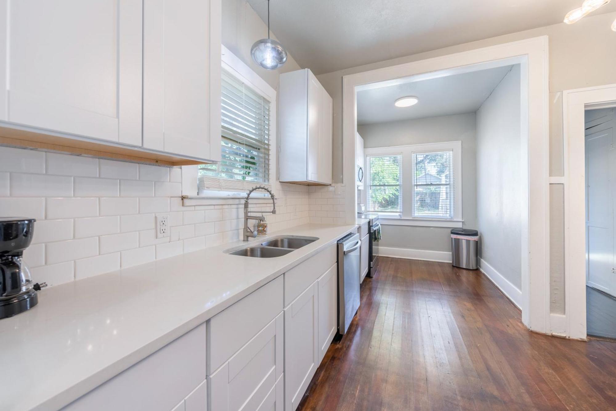 Luxurious 6 Bedroom Near Downtown *