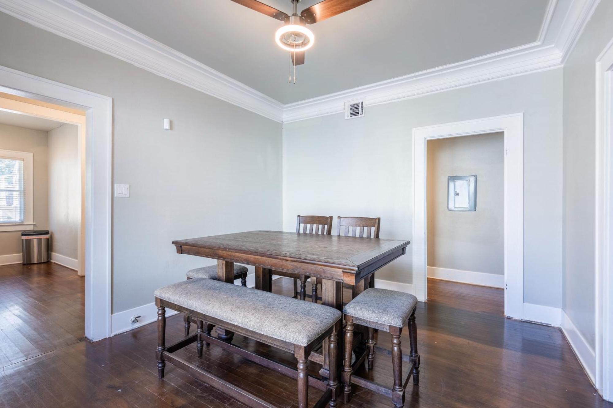 Luxurious 6 Bedroom Near Downtown