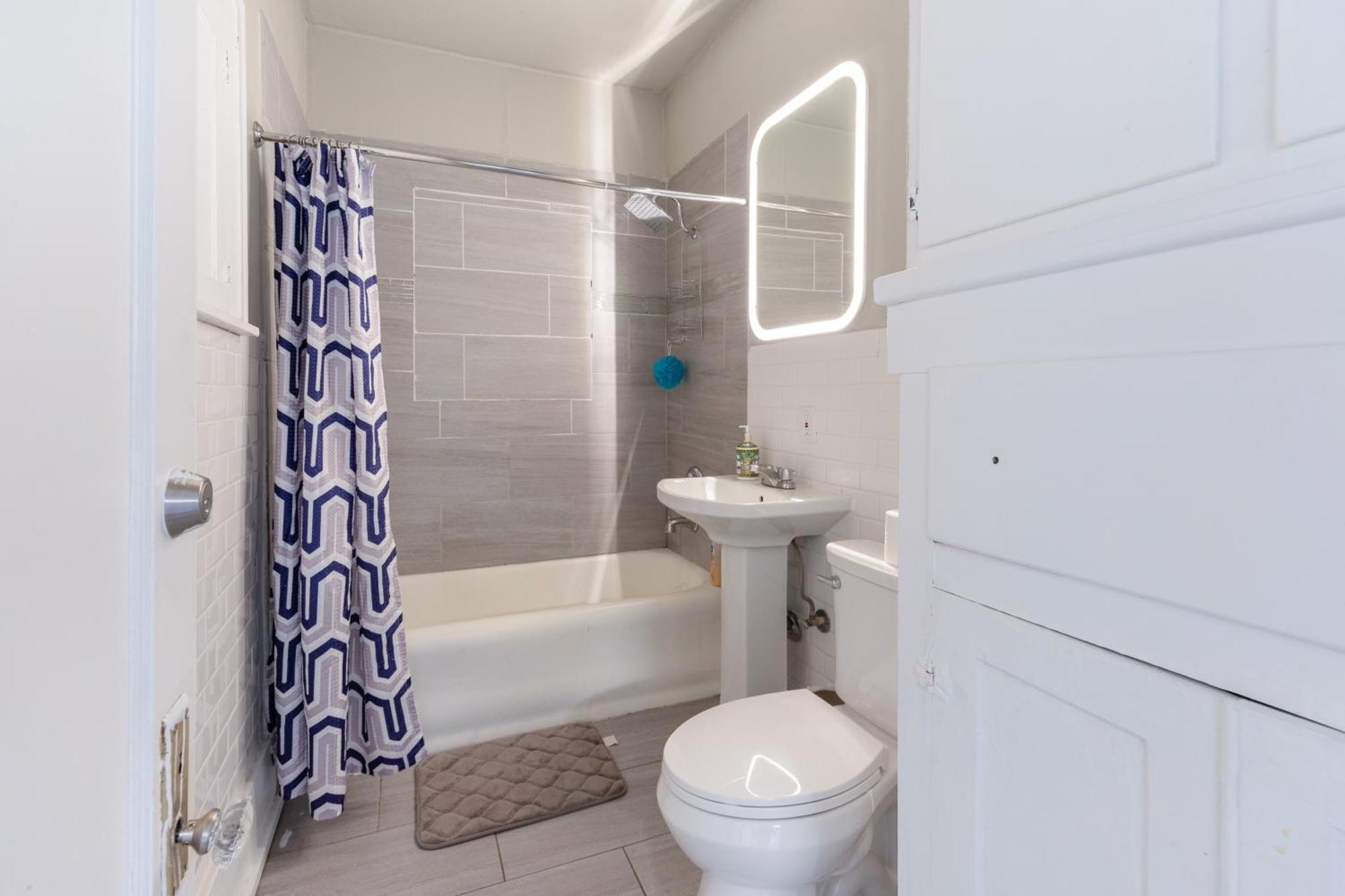 Luxurious 6 Bedroom Near Downtown Villa