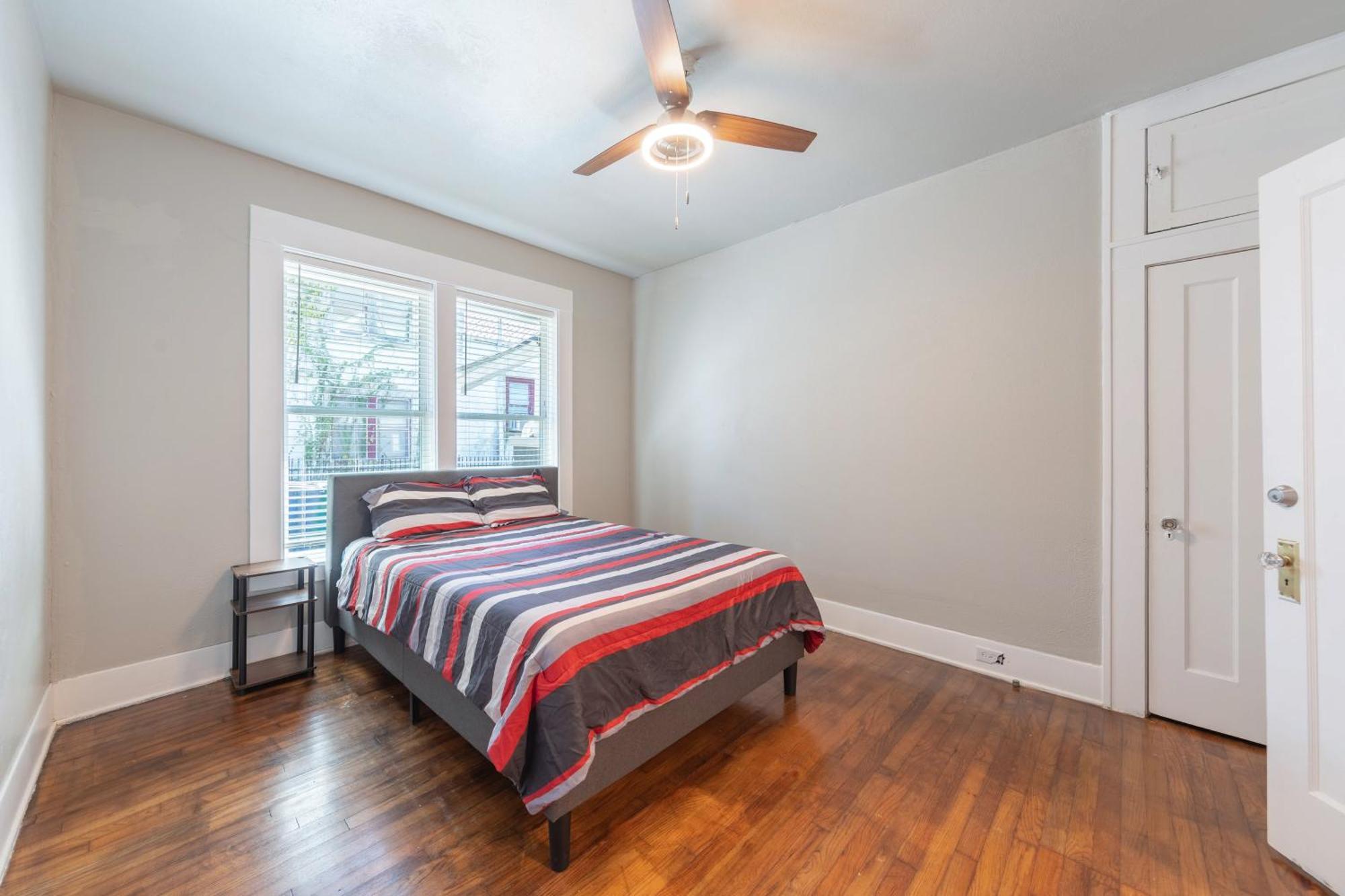 Luxurious 6 Bedroom Near Downtown *
