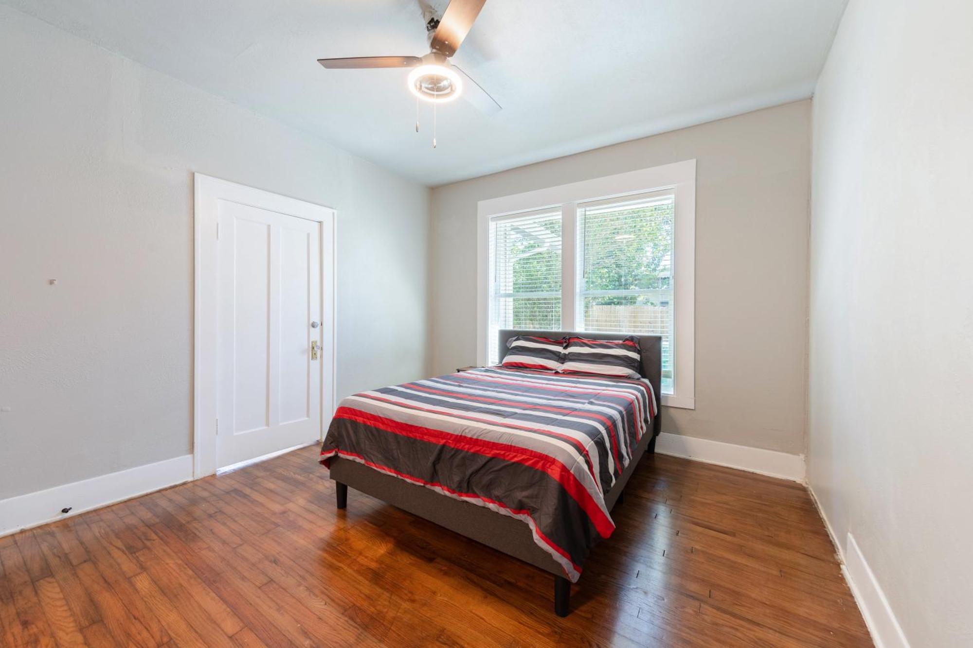 Luxurious 6 Bedroom Near Downtown