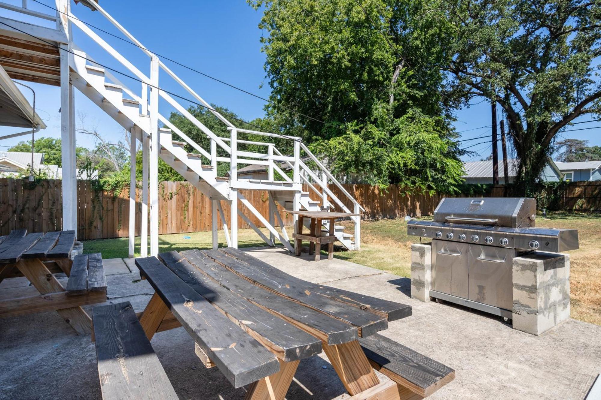 Luxurious 6 Bedroom Near Downtown San Antonio