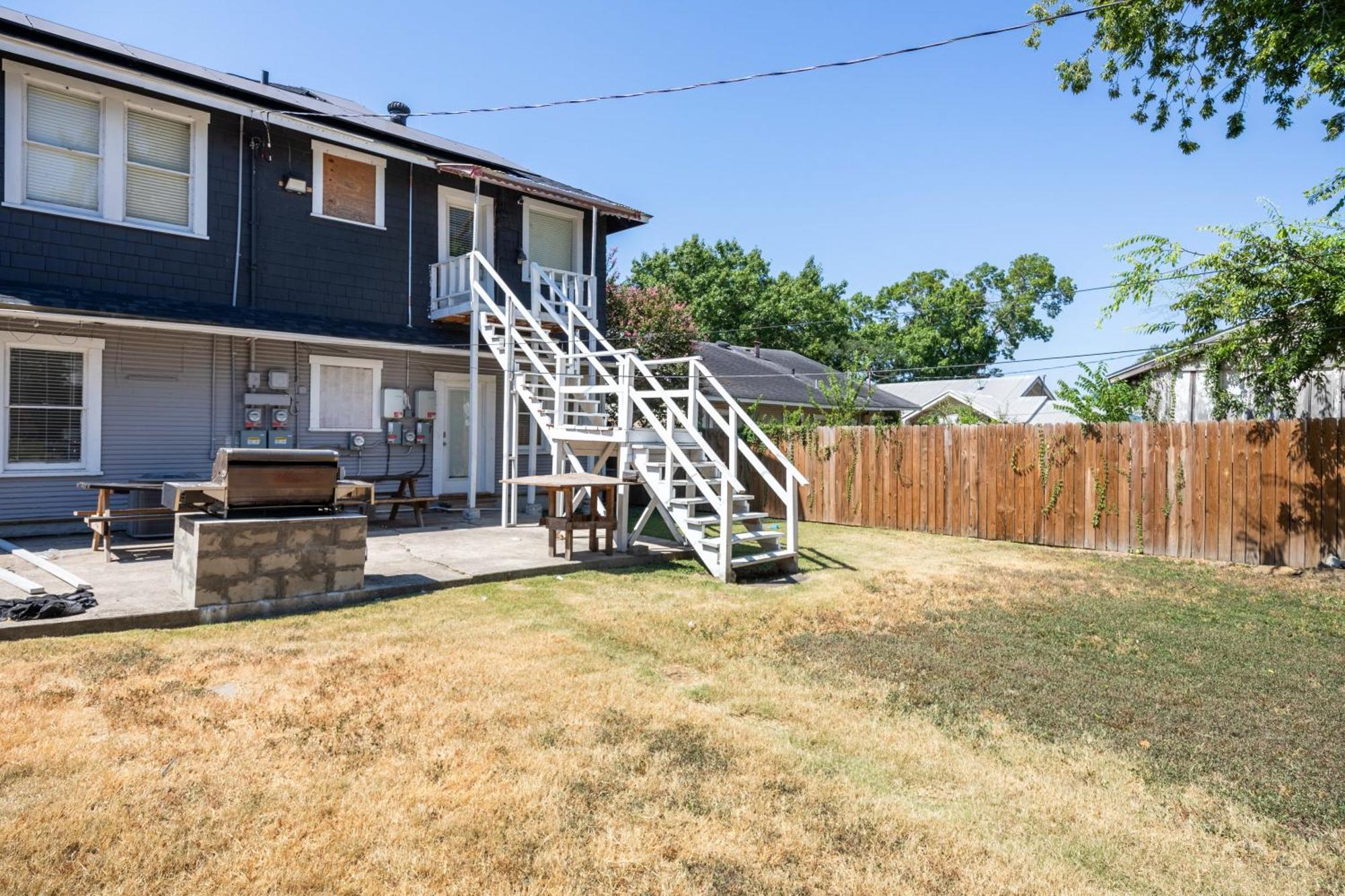 Luxurious 6 Bedroom Near Downtown